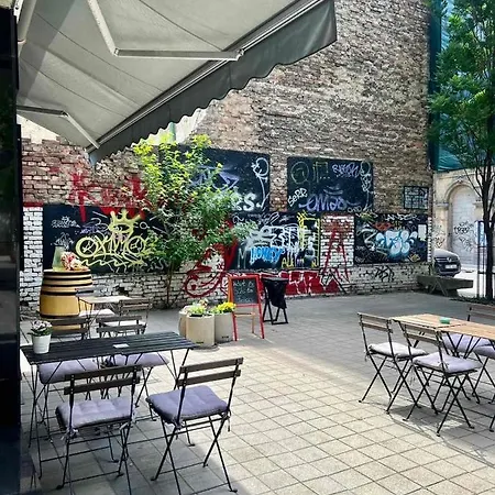 Апартаменты Lotus Downtown