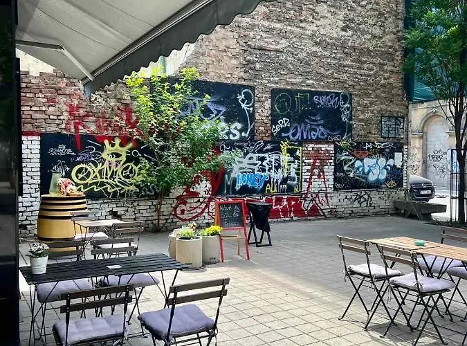 Апартаменты Lotus Downtown